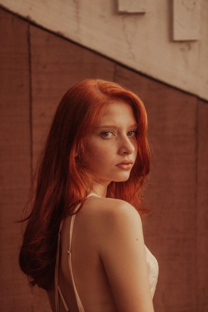 brick red hair colour oakwood powder, beautiful young woman with red hair