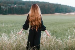 Reetha natural hair washfor clean, healthy, hair; woman in long black dress with long blonde hair standing in a field