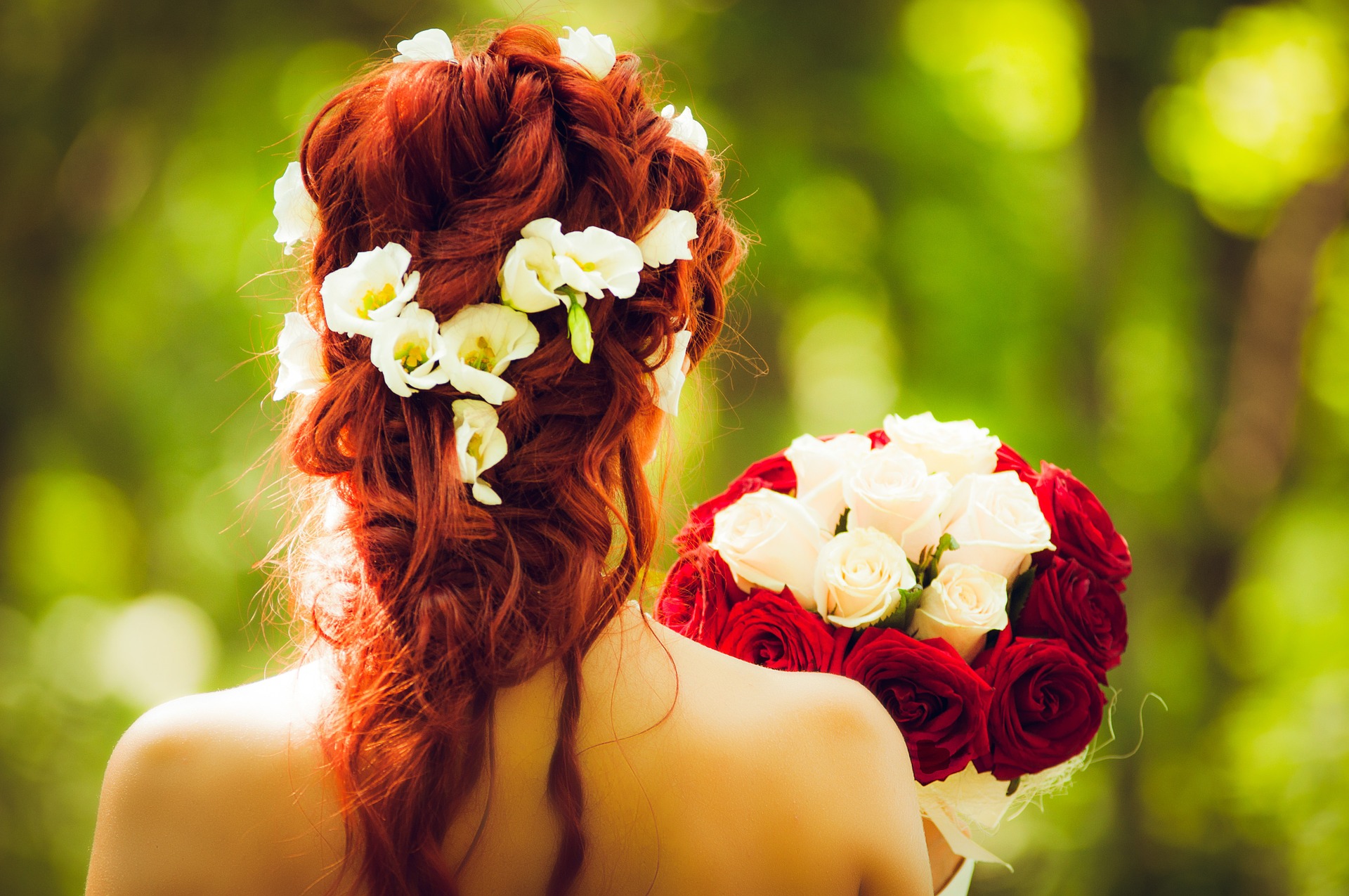 henna in beautiful long hair decorated with white flowers
